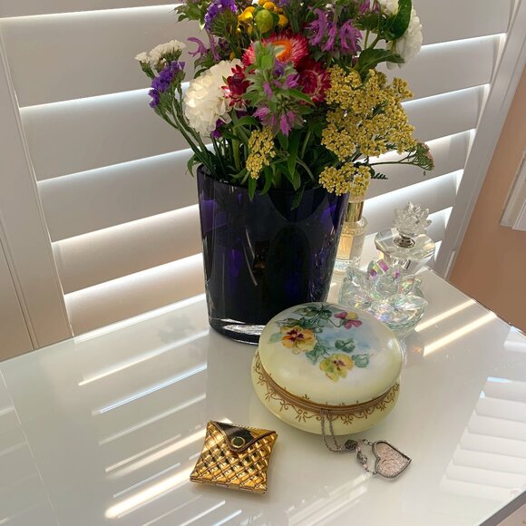 Adrienne Limited Edition Gold Quilted Purse-Style Compact w/Mirror & Powder Well - Picture 1 of 6